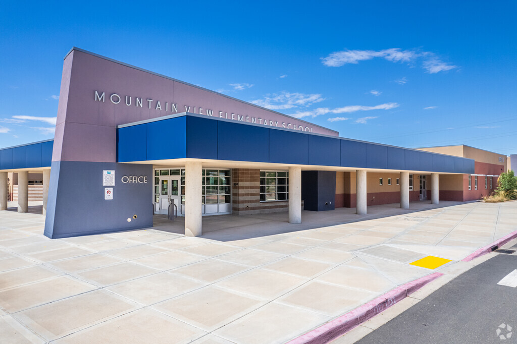 Supporting student learning at Mountain View Elementary School in Albuquerque.
