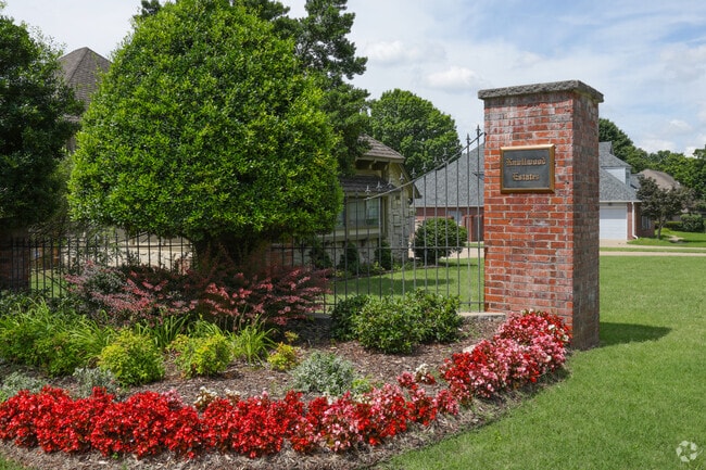 Knollwood Estates has a diverse array of home styles, sizes and price points.