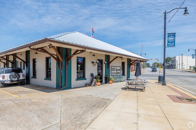 The First and Broad Pizza Company is a favorite lunch spot for Cairo locals.