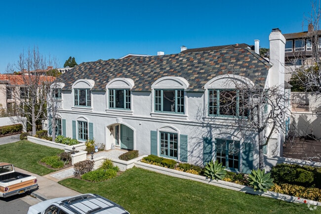 Experience luxury living in Harbor Ridge, Newport’s exclusive hilltop community.
