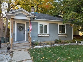 1103 Franklin St, Valparaiso, IN 46383