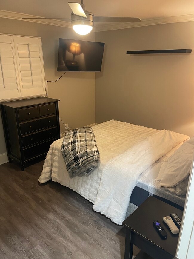 7332 Lake Front Dr unit FrontGuestBedroom, Charlotte, NC 28278 - photo 3