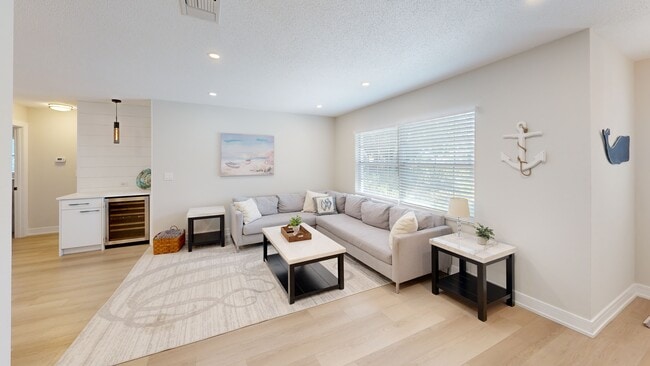 2428 Whippoorwill Cir, Sarasota, FL 34231 - photo 2