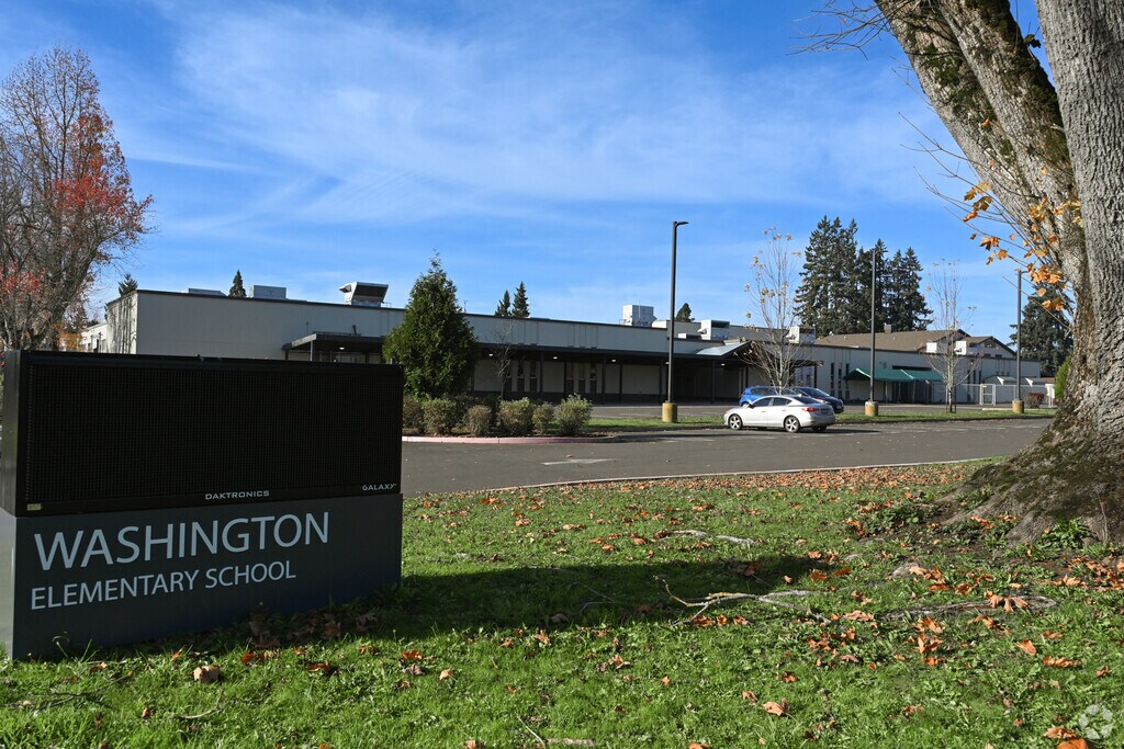 Washington Elementary School provides education in the neighborhood of 
Woodburn.