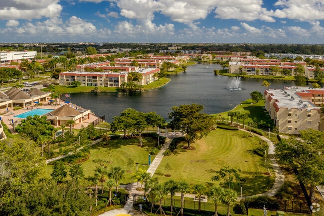 Nestled amongst the apartments is the Lakeside Park, minutes away from the town of Sunrise, FL.