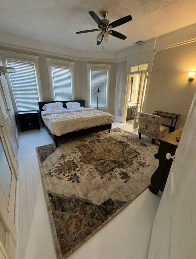 117 W 36th St Unit 1 bedroom apartment, Savannah, GA 31401