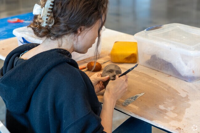 Englewood Arts has visiting artists, classes & galleries that Harrison locals can visit throughout the year.