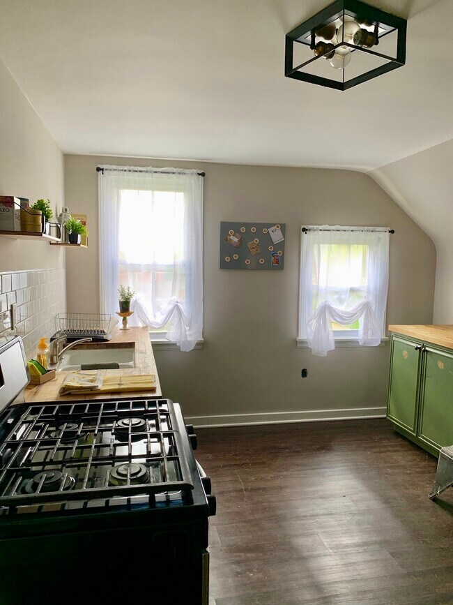 804 Bauman Ave unit B, Baden, PA 15005 - photo 2