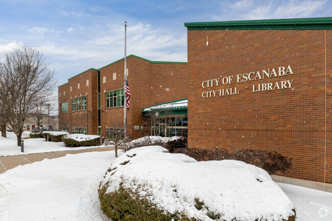 Escanaba City Hall is conveniently located on Ludington Street in downtown.