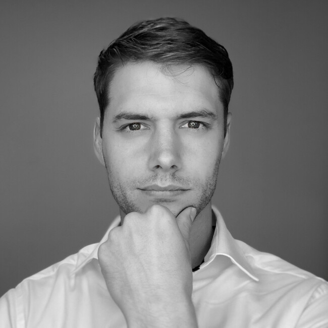 Agent Photo