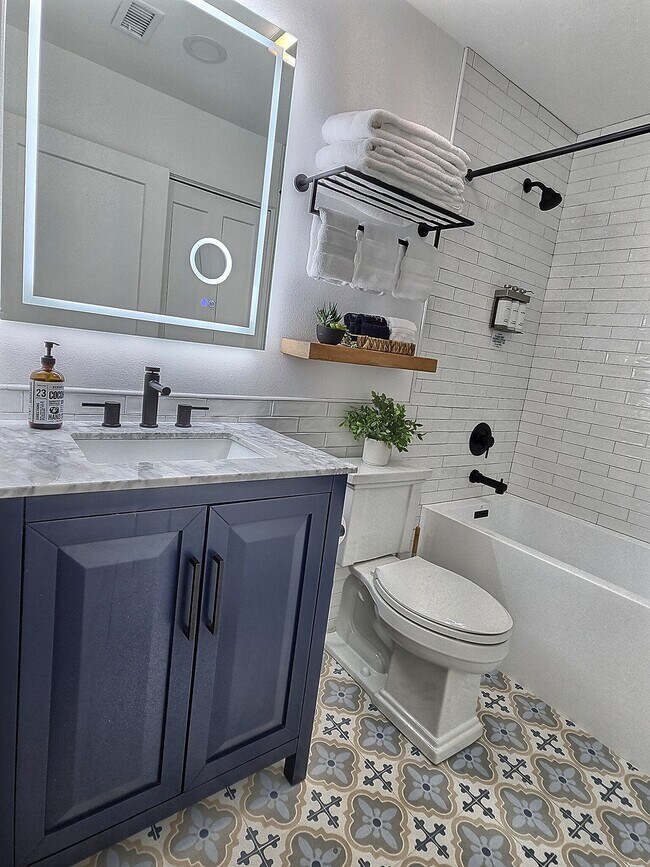 28021 Sarabande Ln unit CanyonLuxeCondo, Canyon Country, CA 91387 - photo 5