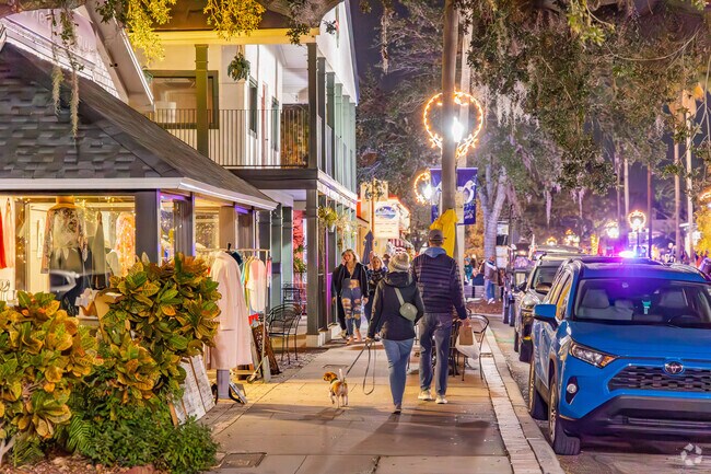 Holiday Sip & Shop is a fun night on the cozy streets of Safety Harbor.