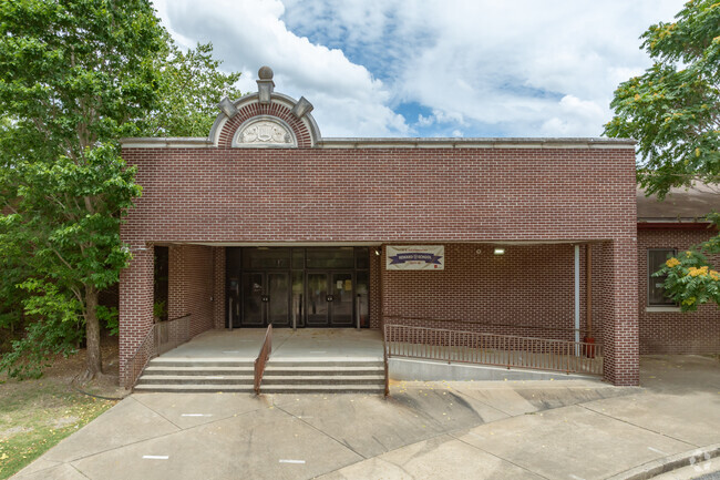 A. B. Hill Elementary in Memphis maintains a student-teacher ratio of 18 to 1.