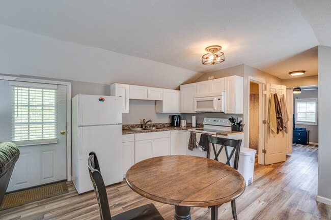 1470 Gulley River Rd unit 1 bed 1 bath, Harrogate, TN 37752 - photo 5