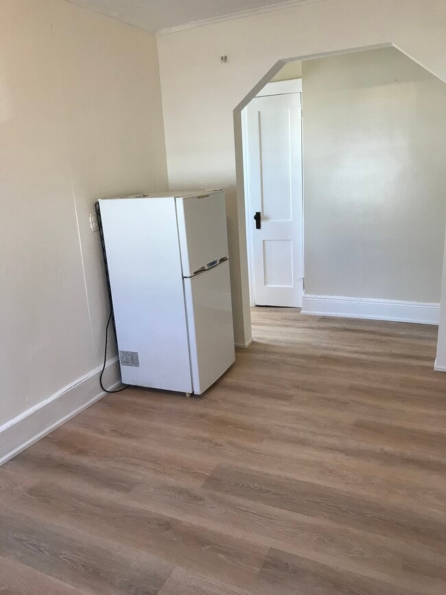 121 Washington Ave unit Efficiency Apartment, Mineola, NY 11501 - photo 4