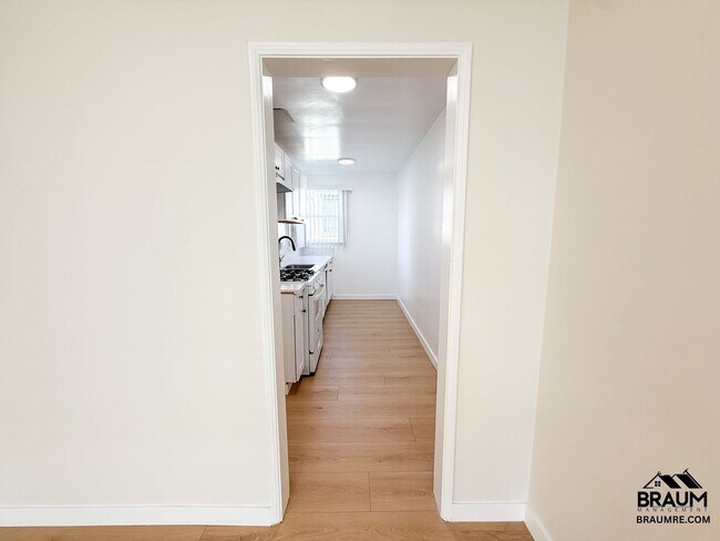 7339 Woodman Ave unit 8, Los Angeles, CA 91405 - photo 5