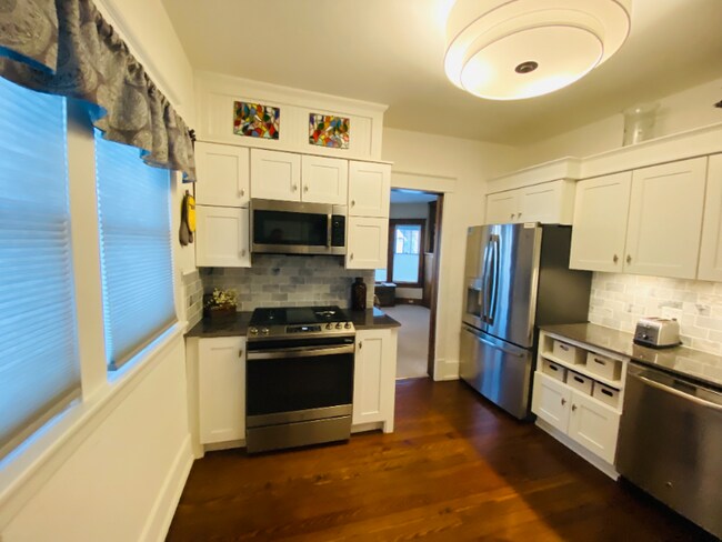 904 E Washington St, South Bend, IN 46617 - photo 6