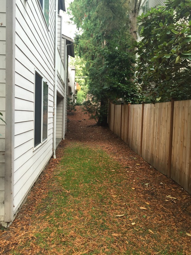 FAIRWAY EDMONDS APTS, Edmonds, WA 98026 - photo 2