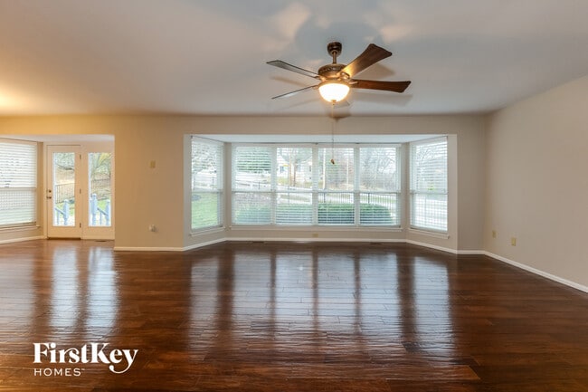 805 Arlington Glen Dr, Fenton, MO 63026 - photo 2