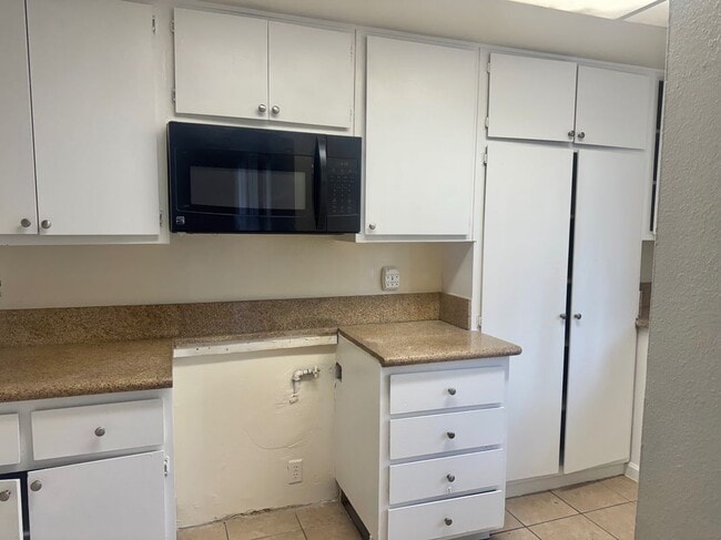 831 N San Antonio Ave, Pomona, CA 91767 - photo 4