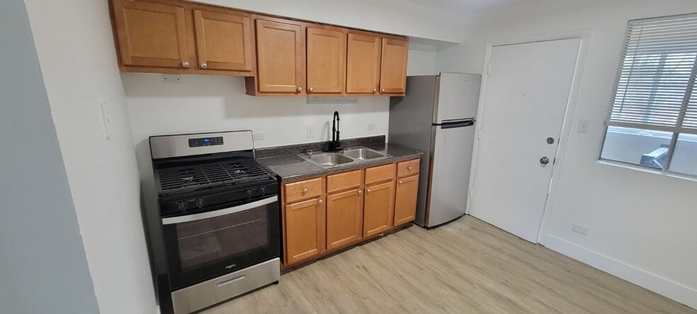 10414 Michael Todd Terrace unit GS, Glenview, IL 60025 - photo 1