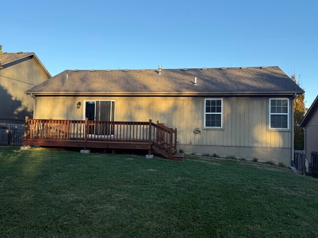 544 N Old Mill Rd, Independence, MO 64056 - photo 5