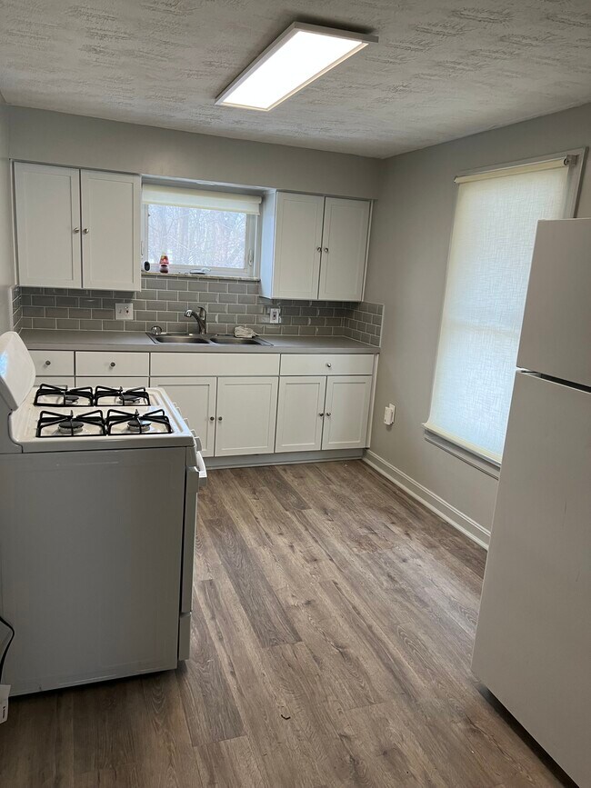 861 W Wilbeth Rd, Akron, OH 44314 - photo 6