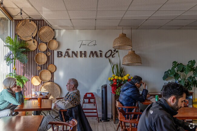 Enjoy some Vietnamese Cuisine at Banh Mi Oi near Lakeview.