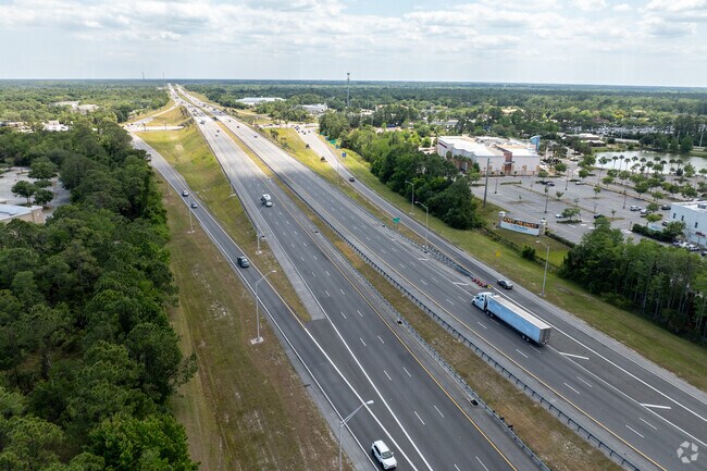 Hidden Lake commuters have quick access to Interstate 95 via Dunlawton Avenue.