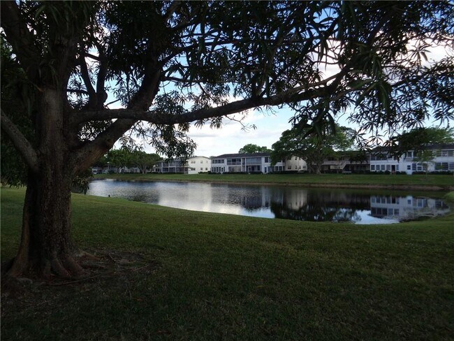 146 Lyndhurst G, Deerfield Beach, FL 33442 - photo 5