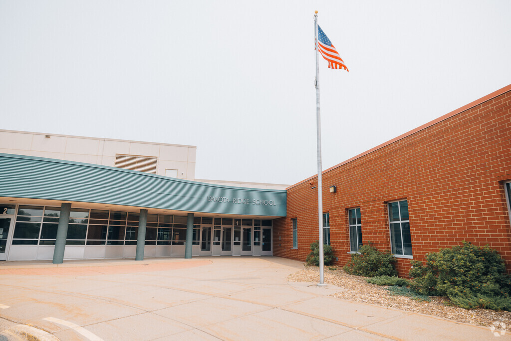 Main entrance to Dakota Ridge School in Apple Valley, Apple Valley MN