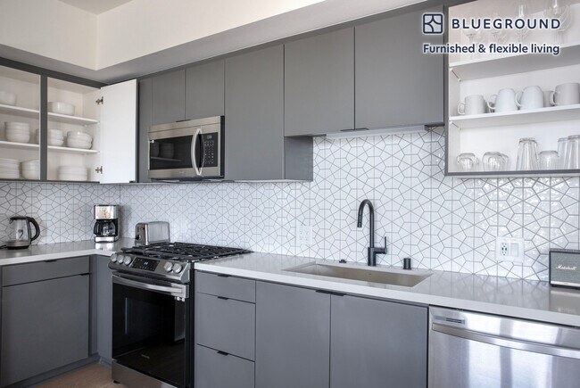 5620 De Longpre Ave unit FL6-ID1113, Los Angeles, CA 90028 - photo 6