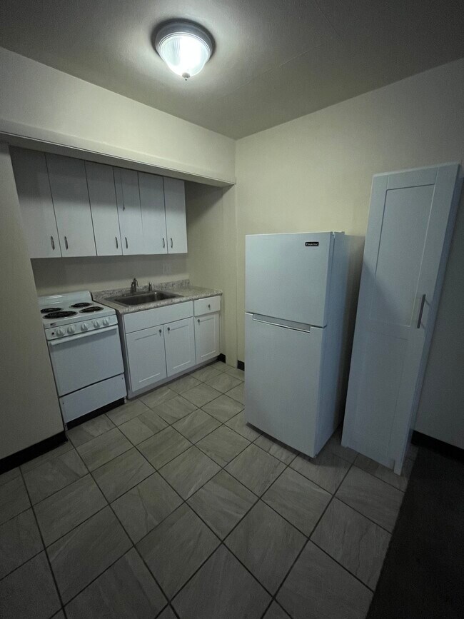 8428 W Lisbon Ave unit 1, Milwaukee, WI 53222 - photo 3
