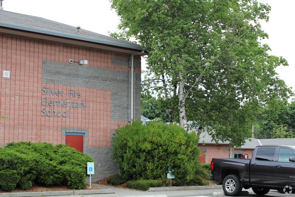 Main entrance to Silver Firs Elementary School in Silver Firs, Everett WA