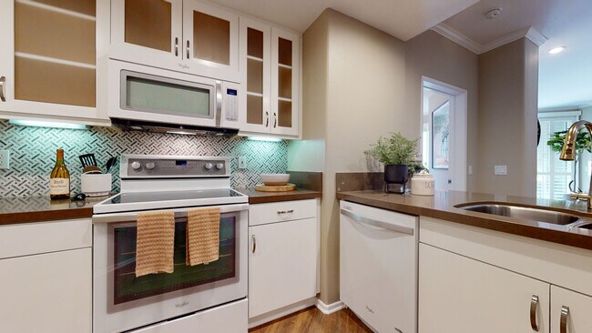 Regents La Jolla, La Jolla, CA 92037 - photo 5