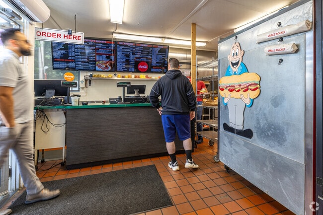 Benedetti's Deli is a popular lunch spot for carry out in the Mount Washington area.