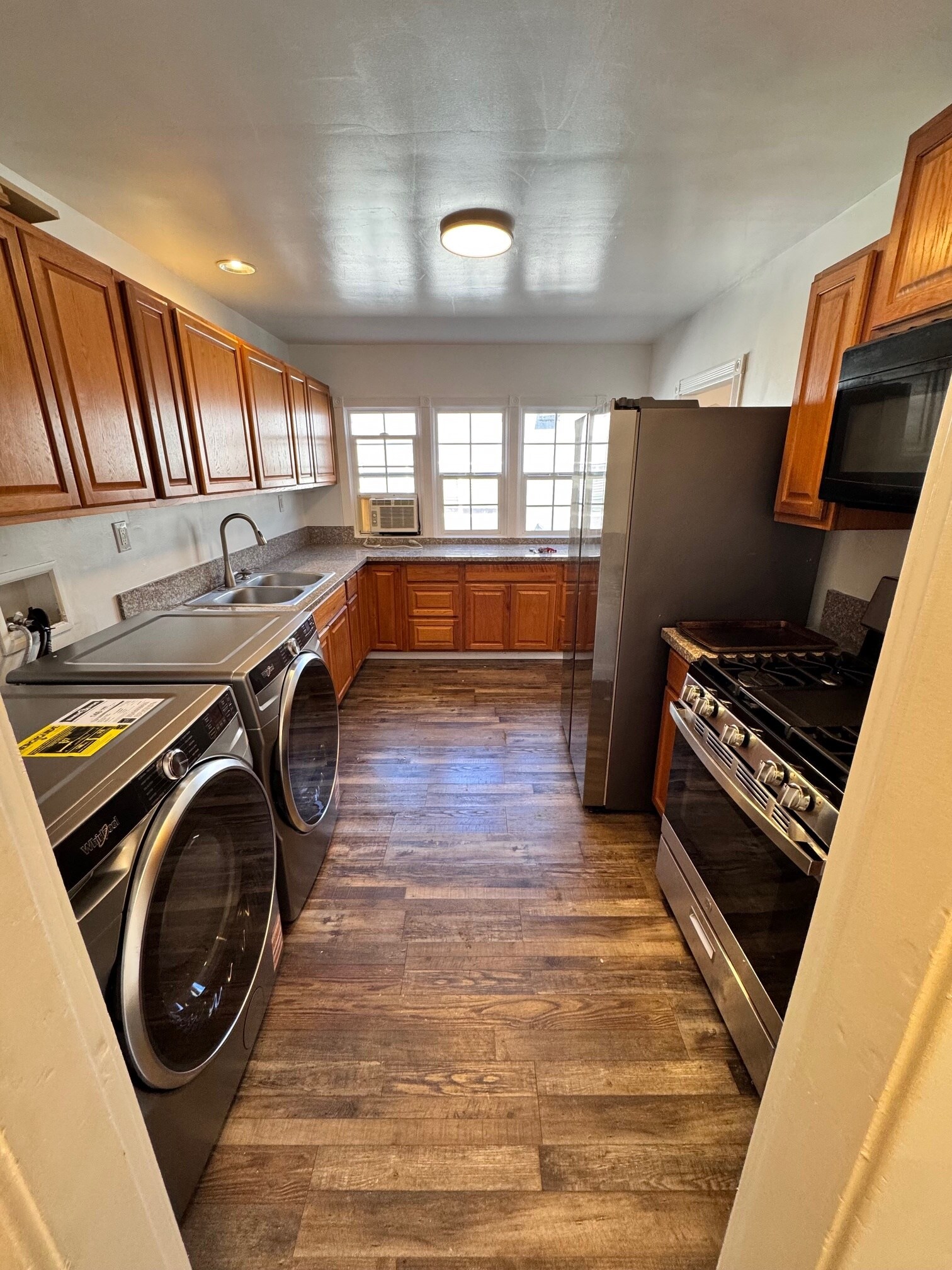 1261 1/2 S Plymouth Blvd unit 1261.5, Los Angeles, CA 90019 - photo 1