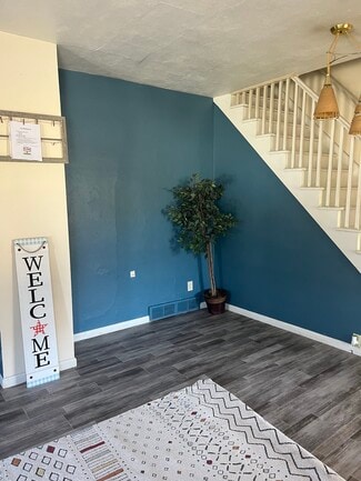 312 Desnoyer St Unit DesNoyer B, Kaukauna, WI 54130