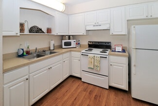 3890 Greenway Dr, Sarasota, FL 34232