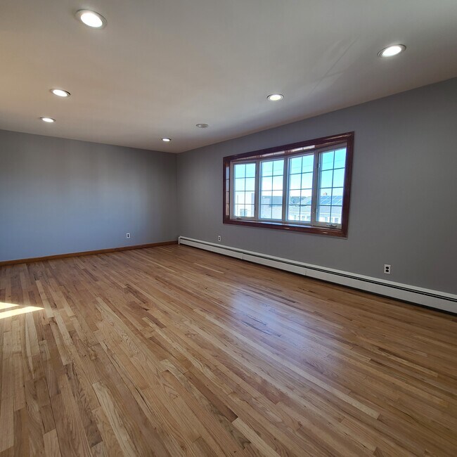 5204 Meadowview Ave unit 2, North Bergen, NJ 07047 - photo 3