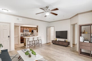 2700 Woodland Park Dr, Houston, TX 77082