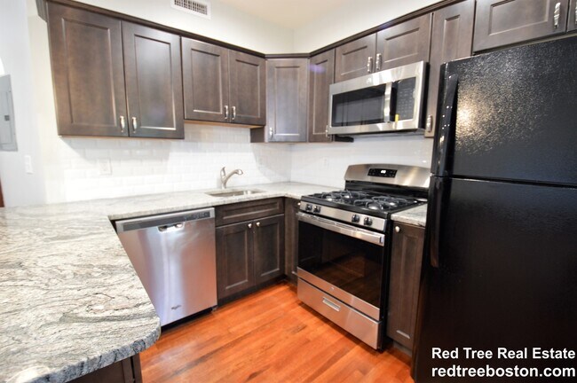 1736 Beacon St unit 2, Brookline, MA 02445 - photo 4