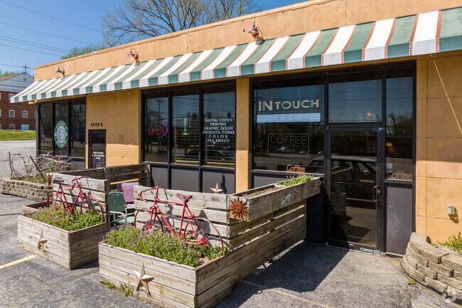 InTouch Digital Printing and Patsy Place are popular in White Oak.
