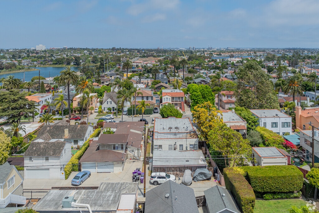 3717 E 2nd St, Long Beach, CA 90803