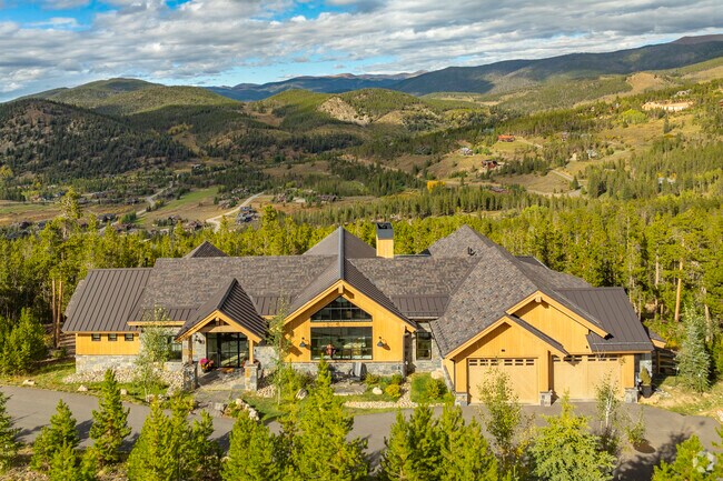 In Breckenridge, Colorado you can find magnificent custom homes with big views.