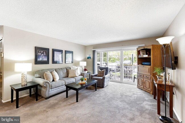 14 Cheverny Ct unit 14 Cheverny Ct, Trenton, NJ 08619 - photo 3