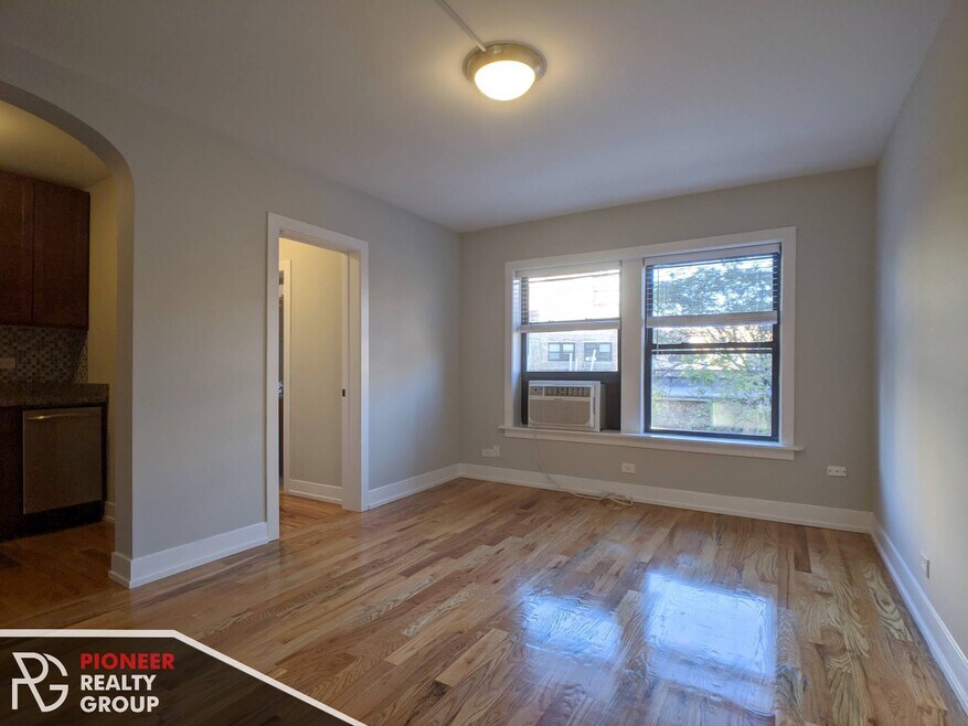 560 W Arlington Place unit 607, Chicago, IL 60614 - photo 1