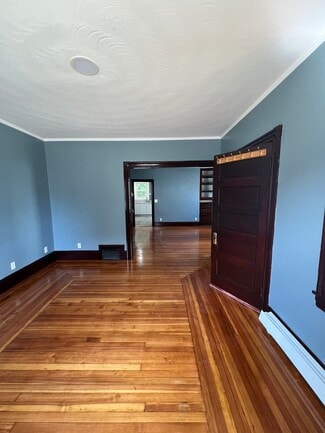 8 Sayles Ave, Lincoln, RI 02865