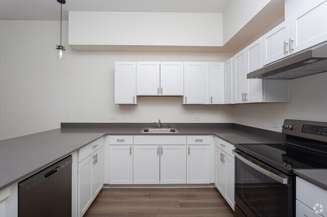 1BR, 1BA - 683SF