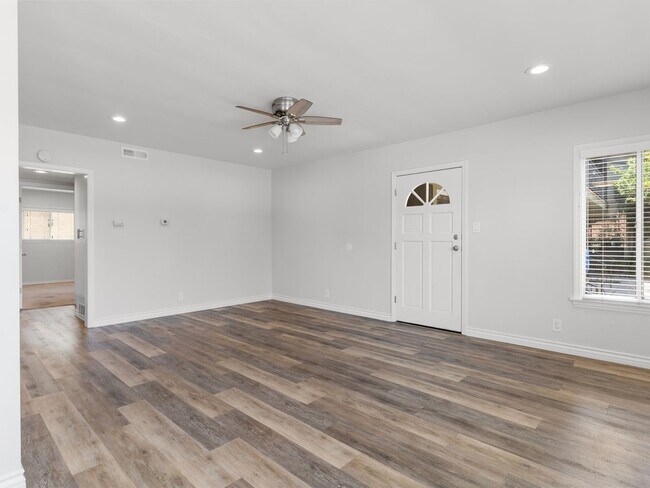 1340 W Parade St unit 1, Long Beach, CA 90810 - photo 3